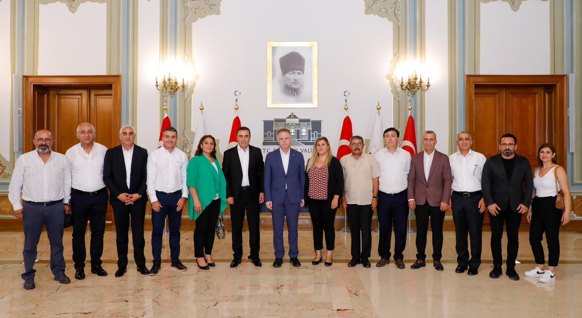 Bugün <a href="/TC_istanbul/">TC İstanbul Valiliği</a> Sn. <a href="/gul_davut/">Davut GÜL</a>'u Sivas konfedarasyonu yönetim kurulu olarak makamında ziyaret ettik. Göstermiş olduğu ilgiden dolayı sayın valimize çok teşekkür ediyoruz. ,biz birlikte güçlüyüz!