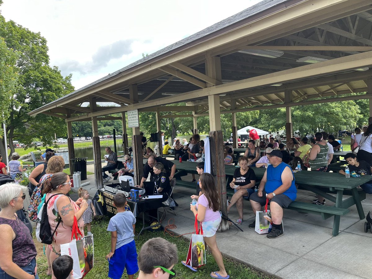 RichardRuzzo's tweet photo. Another successful Karen B Johnson Family Fun Day.  Thank you to all that came and all who helped organize this great community event.  30+ vendors,community outreach and engagement, free food-music, over 1000 in attendance. I’m proud to have been part of it. #schenectadycounty https://t.co/9CxurRCuNA