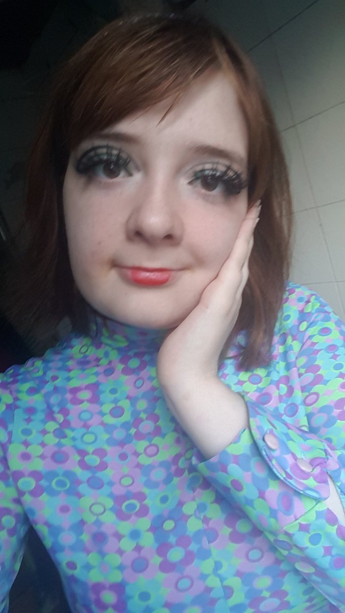 AmeliaLoydon's tweet photo. 1960a make up tutorial https://t.co/7F0CazbfzA