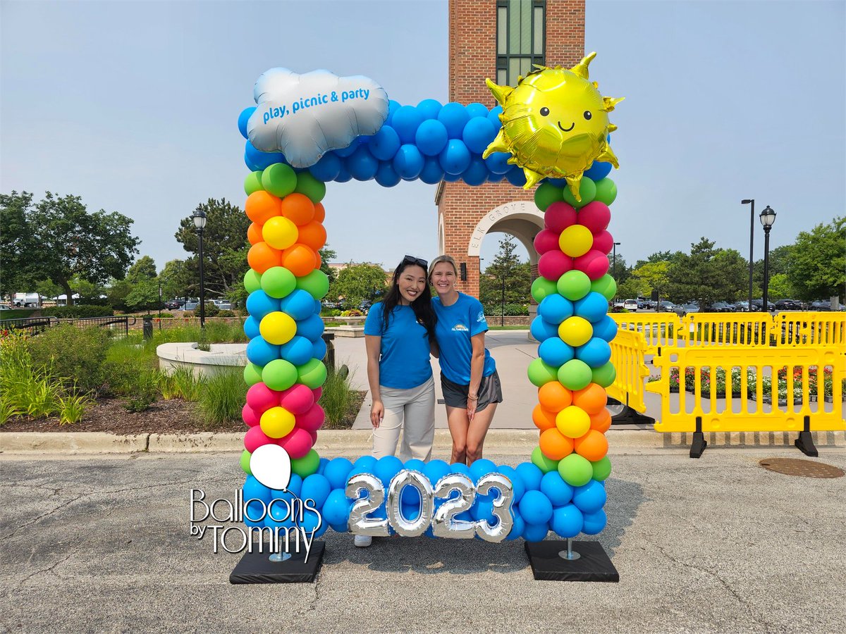 It's a beautiful day to play, picnic, and party with this customized balloon photo frame!

#summer #balloons #customdecor #photoop