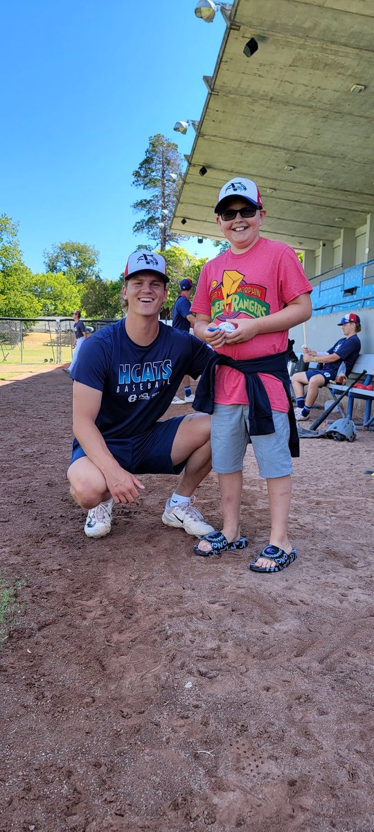 HarbourCats's tweet image. A VERY Happy Birthday to future HarbourCat Rory, and special thanks to Mom/Photog Tasha for escorting our VIP to the field to give the team some pointers on today! 🎂🎁🍰

#HarbourCats #DoSomethingCool #Birthday #Baseball #YYJ