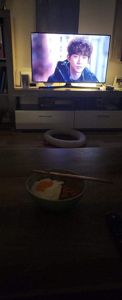 SabsiB1108's tweet photo. Best activity for a Sunday evening... watching kdrama while eating 라면
#rainorshine #kdrama #라면 #bestsunday https://t.co/3JcDXGCu49