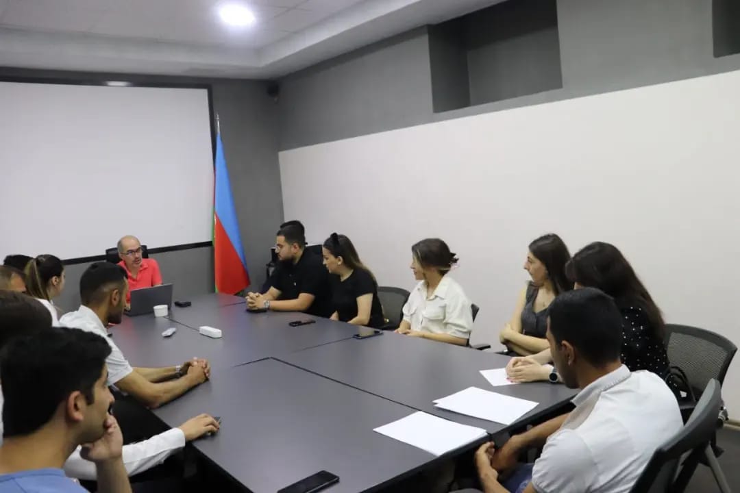 NarmeenHasanova's tweet photo. 22 iyul tarixində "Qeyd - Sosial Maarifləndirmə" İctimai Birliyinin və "AID GROUP"un birgə təşkilatçılığı ilə "Xaricdə Təhsil Konfransı" keçirilib.
@aidgroup_xaricdetehsil
#qeyd2023 #XaricdəTəhsilKonfransı #xaricdətəhsil #AIDGROUP https://t.co/hbIETLEAoC