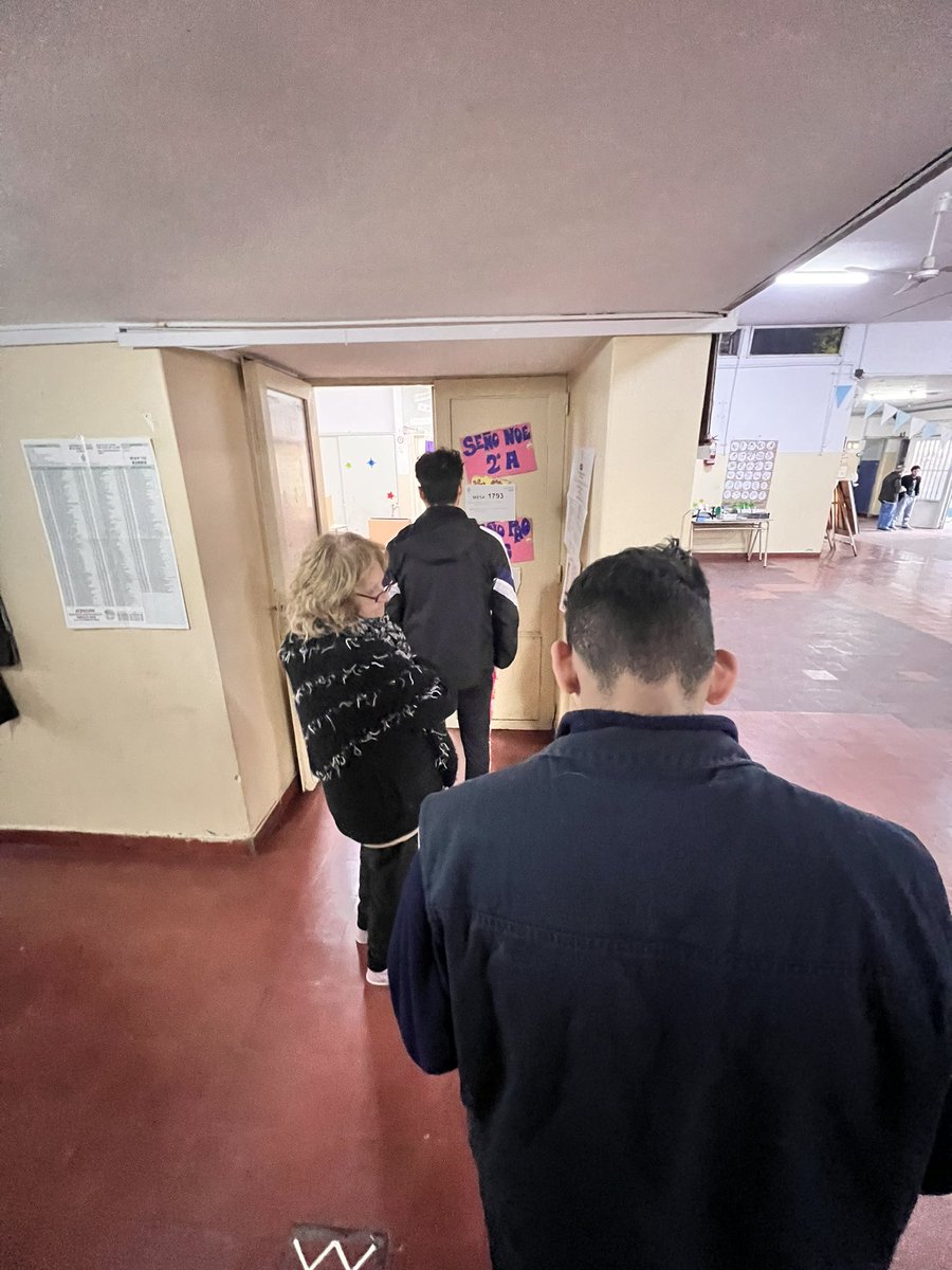 16:50. #Elecciones2023  En la escuela Manuel Pizarro hay más cola en la churreria de la esquina, que en las mesas de votación . <a href="/Cadena3Com/">Cadena 3 Argentina</a> <a href="/ssuppo/">Sergio Suppo</a> <a href="/jperotti/">Julio C. Perotti 🇦🇷</a> <a href="/Agustinavivanco/">Agustina Vivanco</a> <a href="/FernandoGenesir/">Fernando Genesir</a> #OperativoElecciones