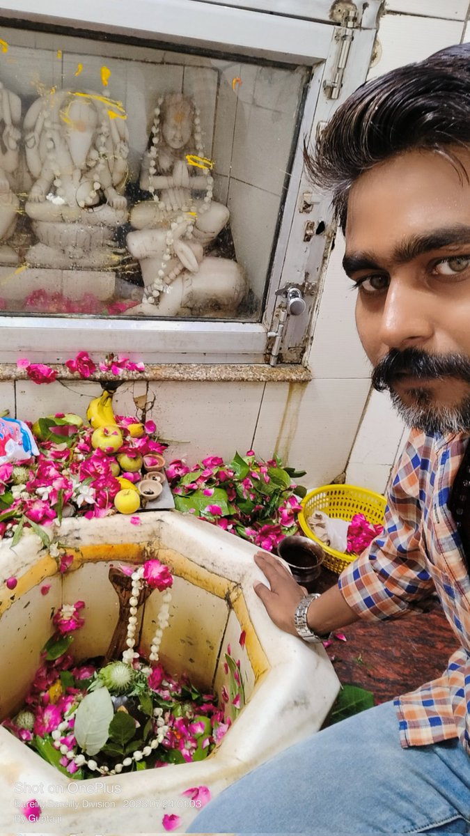 सभी शिव भक्तों को पवित्र सावन माह के तृतीय सोमवार की बहुत-बहुत हार्दिक शुभकामनाएं💐💐

🙏🙏हर हर महादेव हर हर महादेव 🙏🙏
🚩🚩जय श्री छोटा कैलाश महाराज🚩🚩
🚩🚩जय बाबा अलखनाथ महाराज🚩🚩
🚩🚩जय बाबा बर्फानी🚩🚩