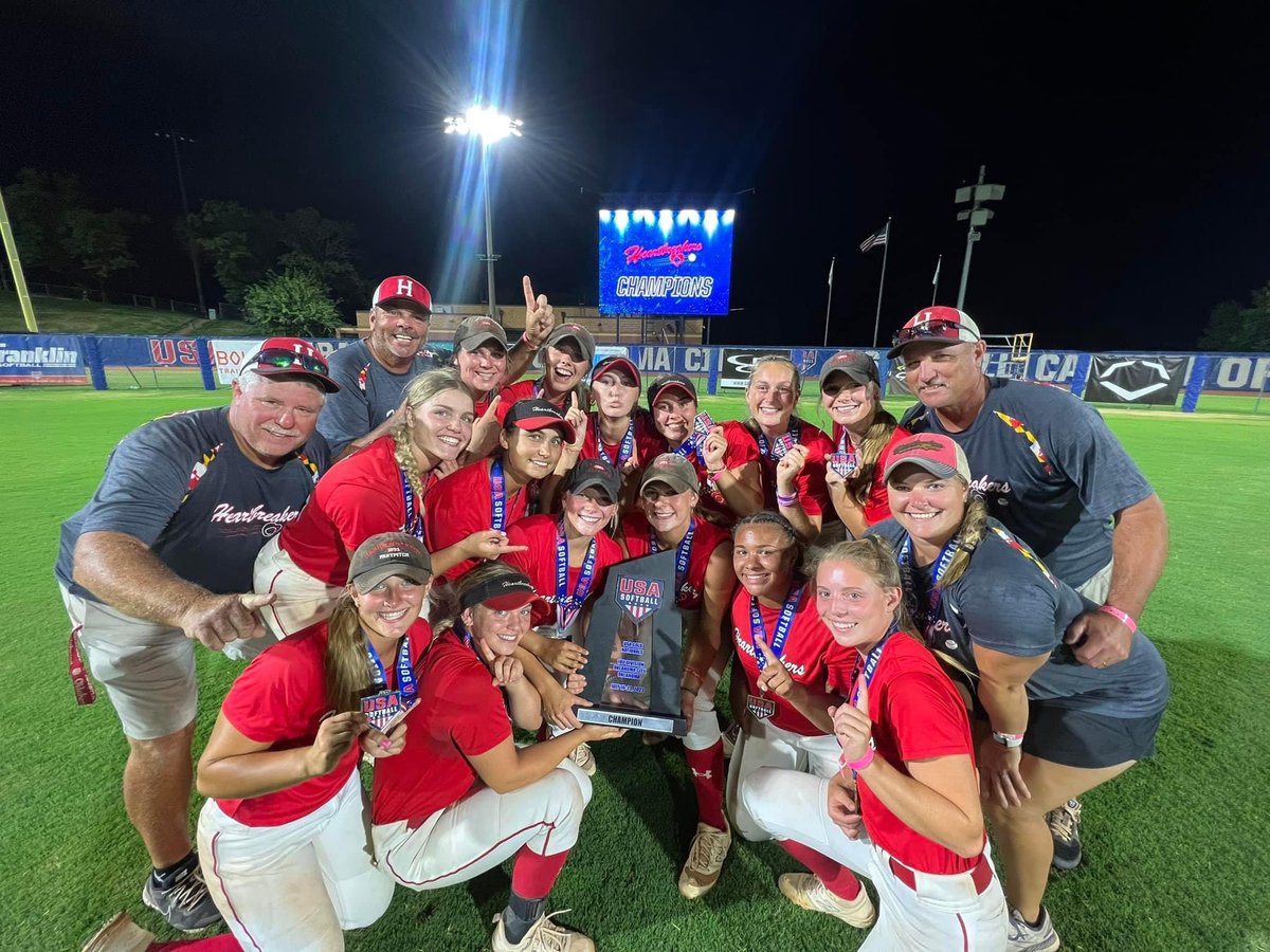 Gonna miss this group! Thank you to the best teammates &amp; coaches. Endless memories and friendships were made🫶🏼 So sad to see travel ball come to an end, but excited for the future! 💔 —💙🧡 <a href="/gold_18u/">18u Heartbreakers Gold National</a> <a href="/GburgSoftball1/">GburgSoftball</a>