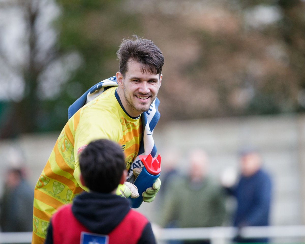 walthamabbeyfc's tweet photo. Simon Jorgensen, our goalkeeping coach for the last 2 years, has hung up his coaching hat!  Simon has been out of the game, due to a bad knee injury and now has decided to return to playing one more.
The club &amp; friends wish Simon the very best wishes and thanks 👏x
#UptheAbbey 💚 https://t.co/gaA55eKvuL