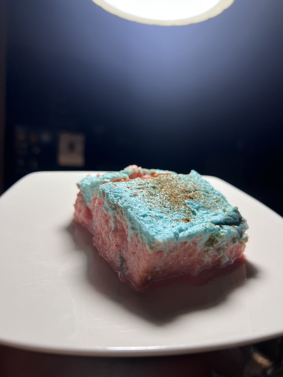 gi_dvp's tweet photo. Mi bebé hizo un tres leche flow barbie y ken y quedó mas buenooooooo 🤤 https://t.co/lY75NwOxAU