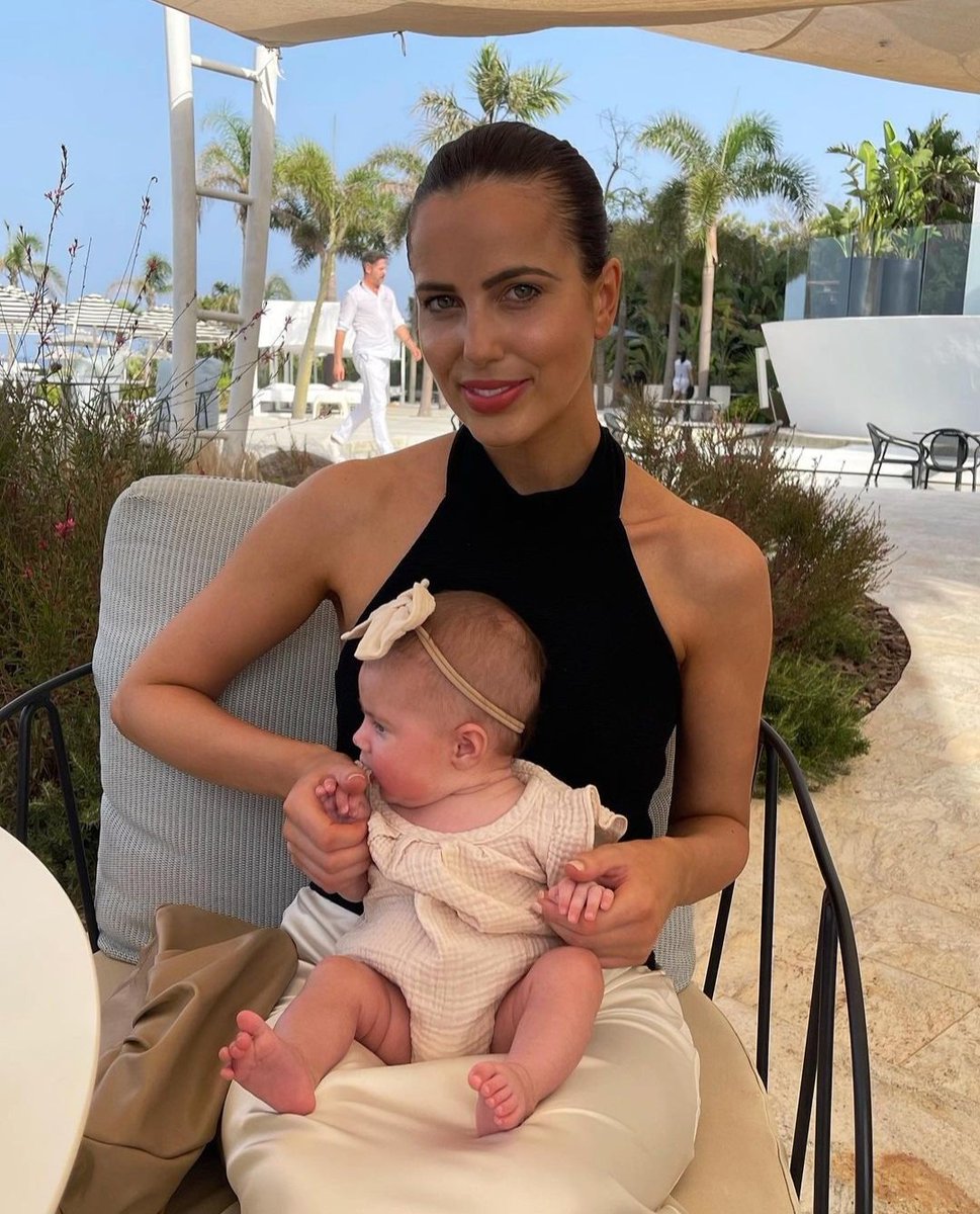 ReasonToLoveEJC's tweet photo. New | Sophia on vacation in Ibiza with baby Angelina🩷 https://t.co/BGVlZuMYij