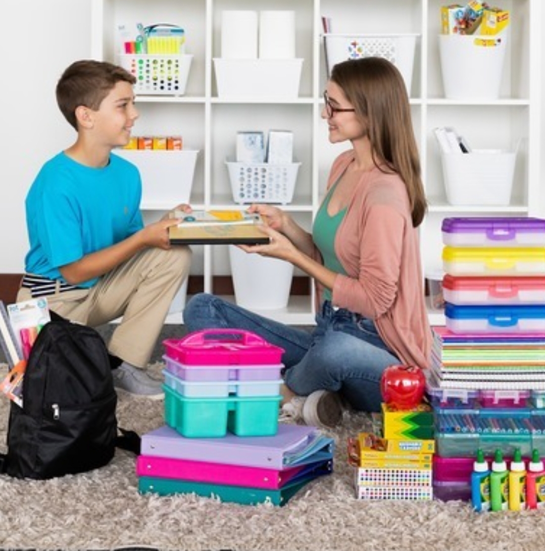 SMAmodeling's tweet photo. Fresh off the press, featuring #smamodels Brett and Liz! Hard to believe SMA is already shooting back-to-school campaigns... let the countdown (and school shopping) begin! 📚🎒📝 #photoshoot #advertising #backtoschool #schoolsupplies #beyourbest https://t.co/P79Ze9gMrR