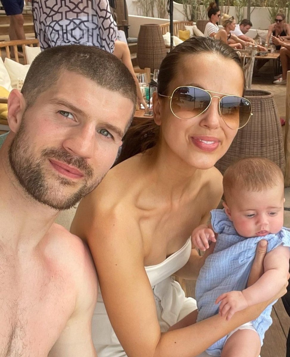 ReasonToLoveEJC's tweet photo. New | Sophia and James on vacation in Ibiza with baby Angelina🩷 https://t.co/IVyLReT5nX