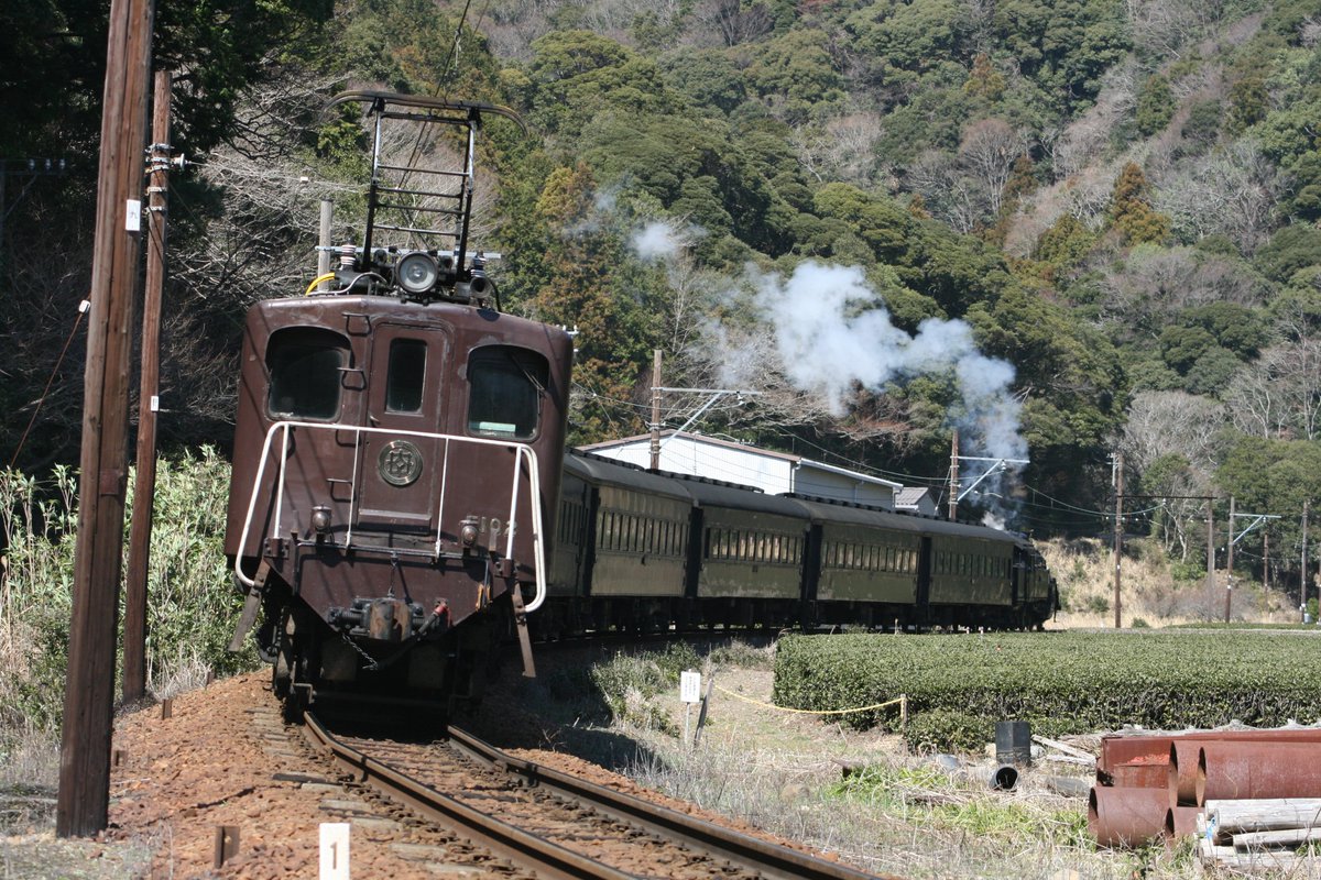 GGLLSS_kig's tweet photo. おはようございます、今日もよろしくお願いします。
#おはようトレイン
#大井川鐵道
#E102 https://t.co/XfOS88p5rb