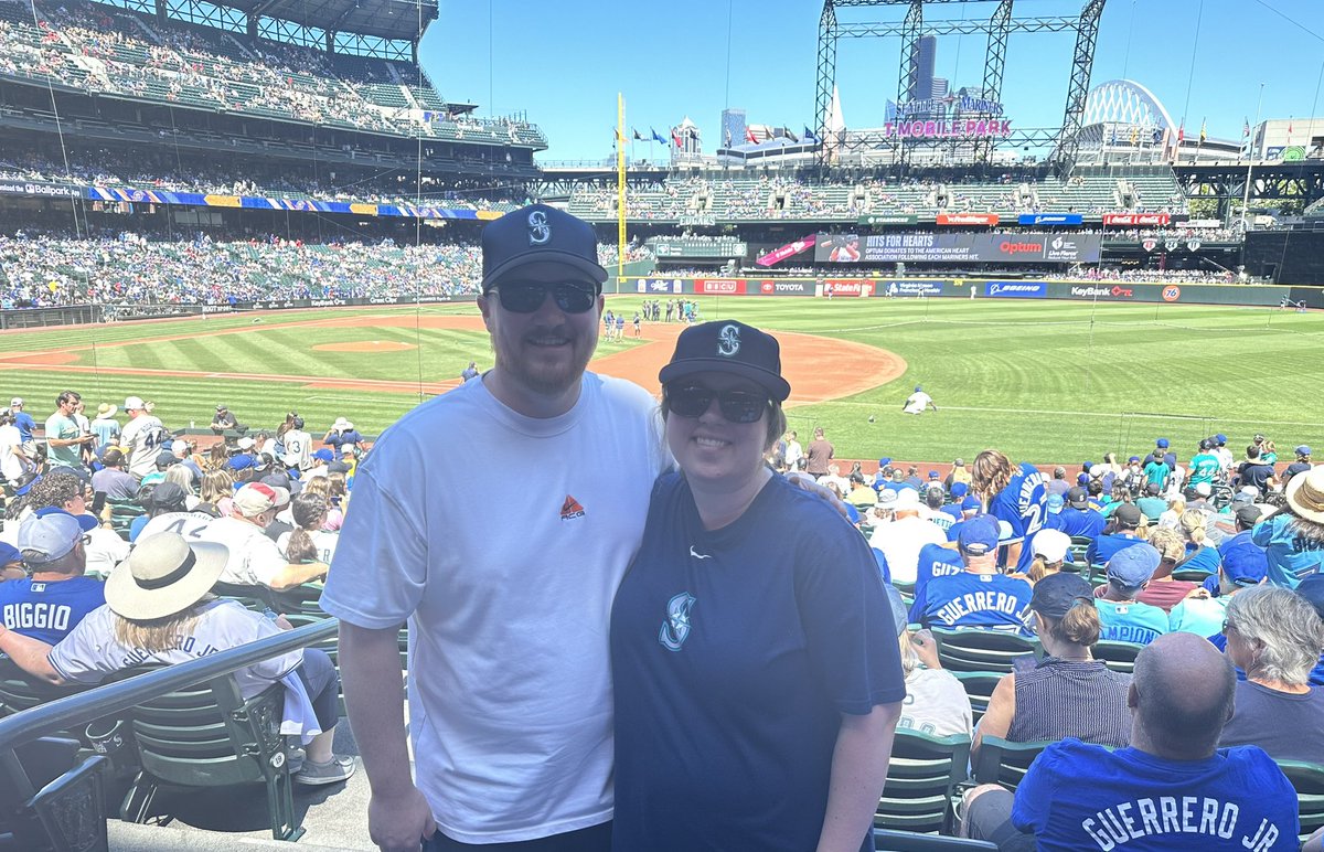 natmohkay's tweet photo. Weekend of @taylorswift13 and @Mariners !!! #SeaUsRise  #whereiroot #GoMs https://t.co/PsxJleMsig