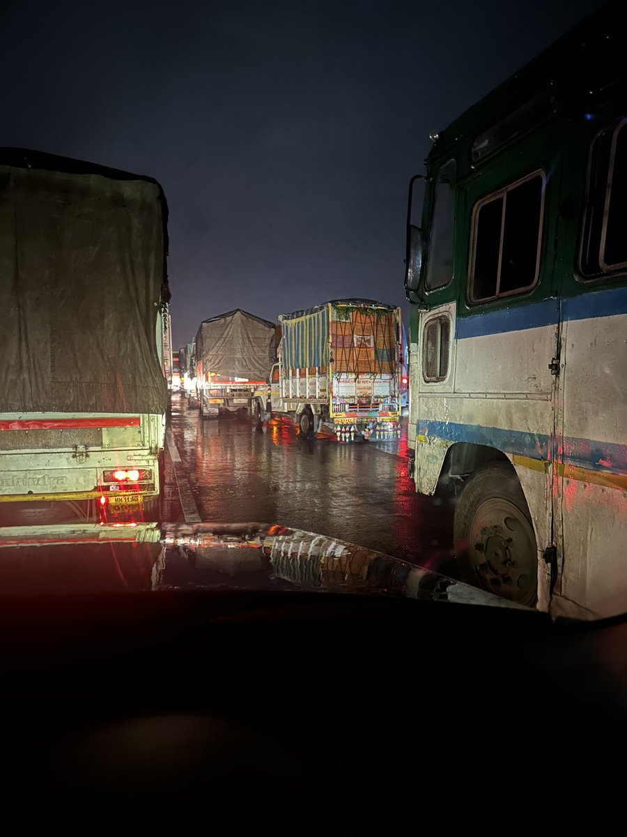 Mumbai Pune Expressway Talegaon Toll Plaza
Stuck here since 2 hours.
Why is there no movement/ intimation on the entry to the highway from pune side. .#Mumbaipuneexpressway
#Landslide #Lonavala #MumbaiRains #mumbaipunehighway @nitin_gadkari