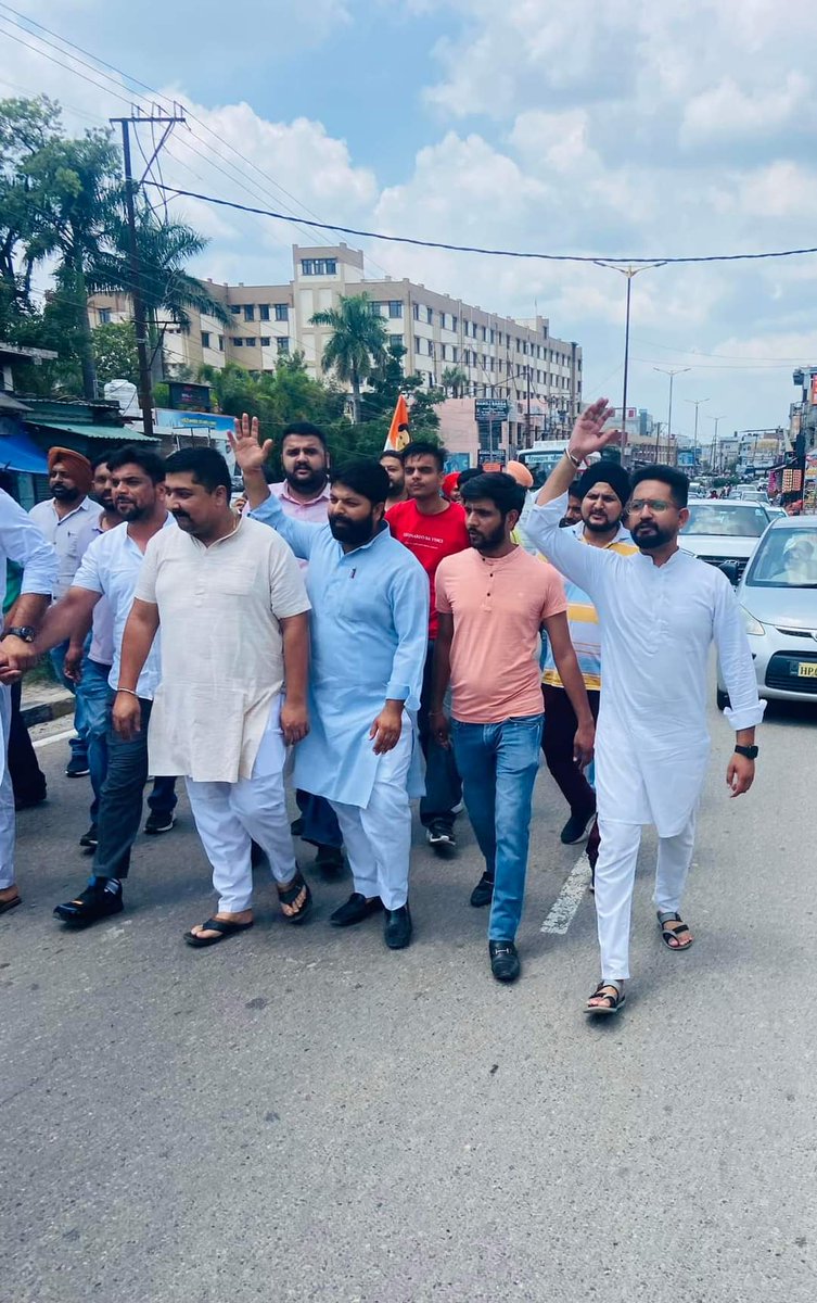 NSUIHimachal's tweet photo. मणिपुर में हो रही हिंसा के प्रति ऊना युवा कांग्रेस का मोदी सरकार के ख़िलाफ़ ज़ोरदार प्रदर्शन. युवाओं ने सड़को पर उतर कर भाजपा सरकार के ख़िलाफ़ की नारेबाज़ी
#ManipurBurning #FailMODI #ManipurOnFire #ManipurOnFire #YouthCongress #Raga https://t.co/vl4a3LUuK5