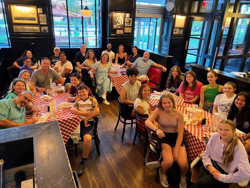 17U BluStar together for their last meal in Washington DC. Great season full of awesome memories for all the families!!
Great job Ladies!!
#Repthe14