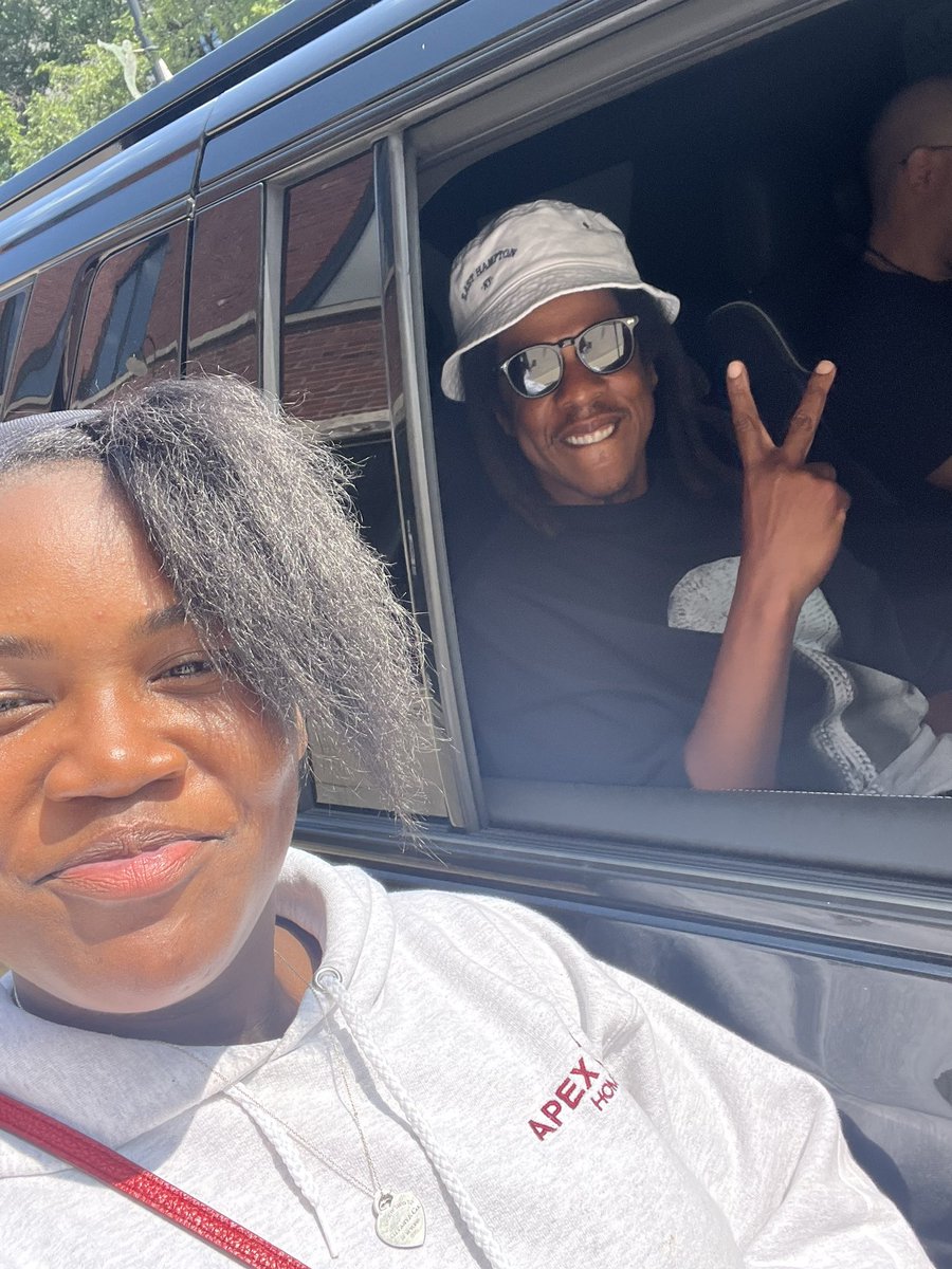 EBONEHOODRICHHMG tweet media