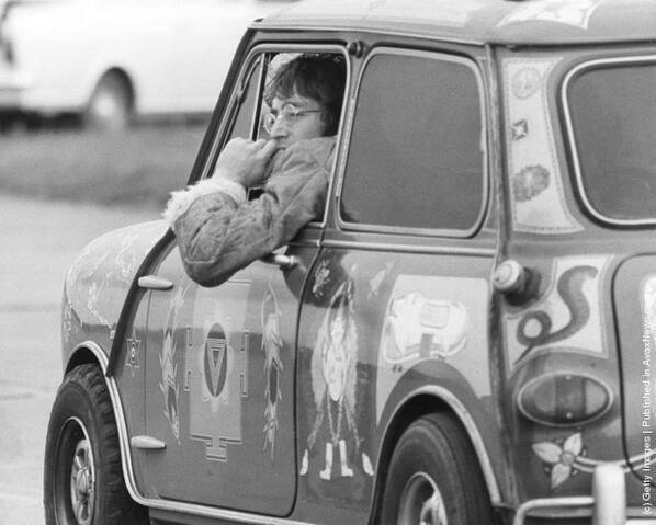 RT @crockpics: John Lennon in George Harrison's psychedelic painted Mini in Kent, 1967. https://t.co/DzuBWhd6In