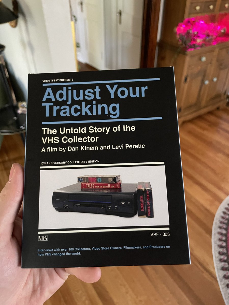 vhshitfest's tweet image. Just arrived. Damn this turned out so nice. I’m so happy! Tag us when your copy shows up! vinegarsyndrome.com/collections/vh…