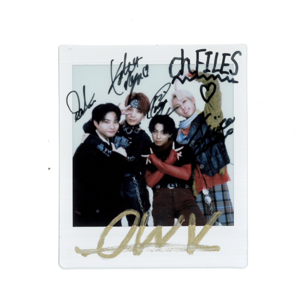 chFILES_tokai's tweet photo. 【プレゼント🎁】

#OWV
サイン入りチェキを1名様に✨

アルバム『JACK POT』全曲キャッチコピー作成（高校生版）から特集テーマ「高校時代の文化祭」まで、初耳エピソード満載です🎬

【応募方法】8/19(土)締切
1️⃣@chFILES_tokai をフォロー
2️⃣本投稿をRT

7/20より高校図書館で順次配布
#OWV_JACKPOT https://t.co/lC3tIoD0G6