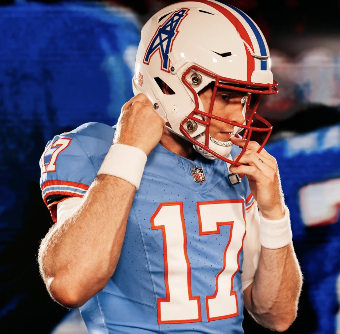 pbattle__'s tweet photo. They’re back. And they’re glorious. Oilers throwback uniforms for the Tennessee Titans❗️Are these the best throwback unis in the league? #oilers #titans #nfl #throwback #tennessee #football #battlecustoms https://t.co/WbyxcE6cBl