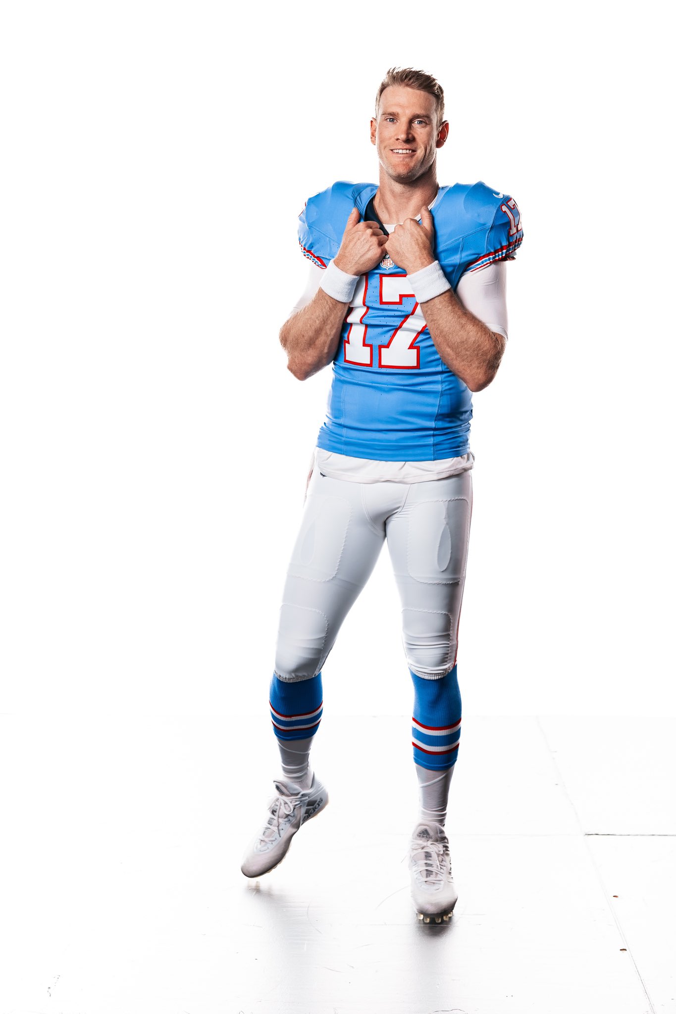 The @titans are bringing back the Oiler blue uniforms this season. 👀