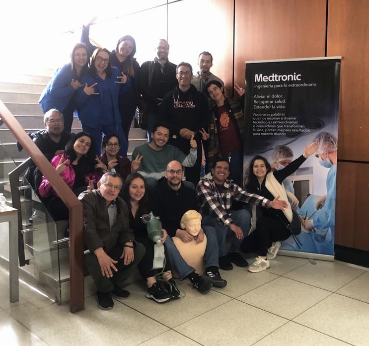 MedicinaUNAL's tweet photo. Desde@medicinaunal y a través del CEMU capacitamos el día de hoy a los anestesiólogos del @HospitalUNAL en Reanimación cardiopulmonar avanzada. Nuestro compromiso es salvar vidas desde la formación de profesionales de la salud pero también de la comunidad en general. https://t.co/wg2jZhBLUu