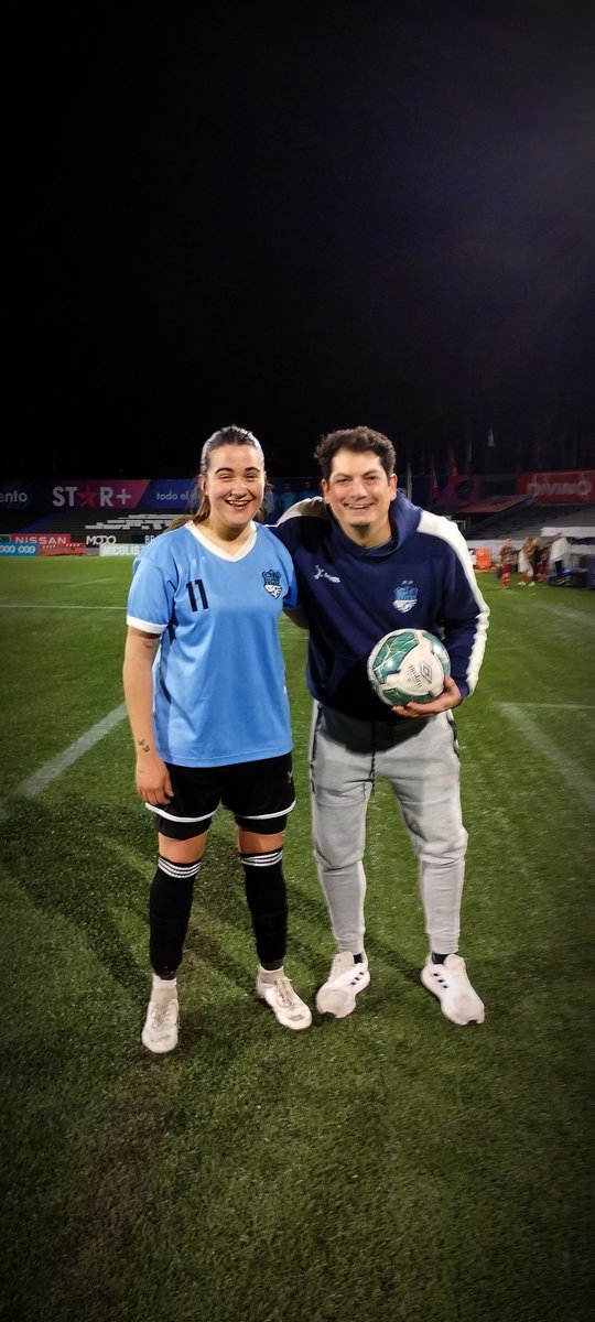 Luego de muchos meses de recuperación y dándolo todo siempre en los entrenamientos, hoy por fin  le tocó jugar sus primeros minutos en <a href="/ffUdelaR/">UdelaR Fútbol Femenino</a> a la genia de juli isbarbo . 
Ojalá sean los primeros de muchos !!!
#SiNoLoSentisNoLoEntendes