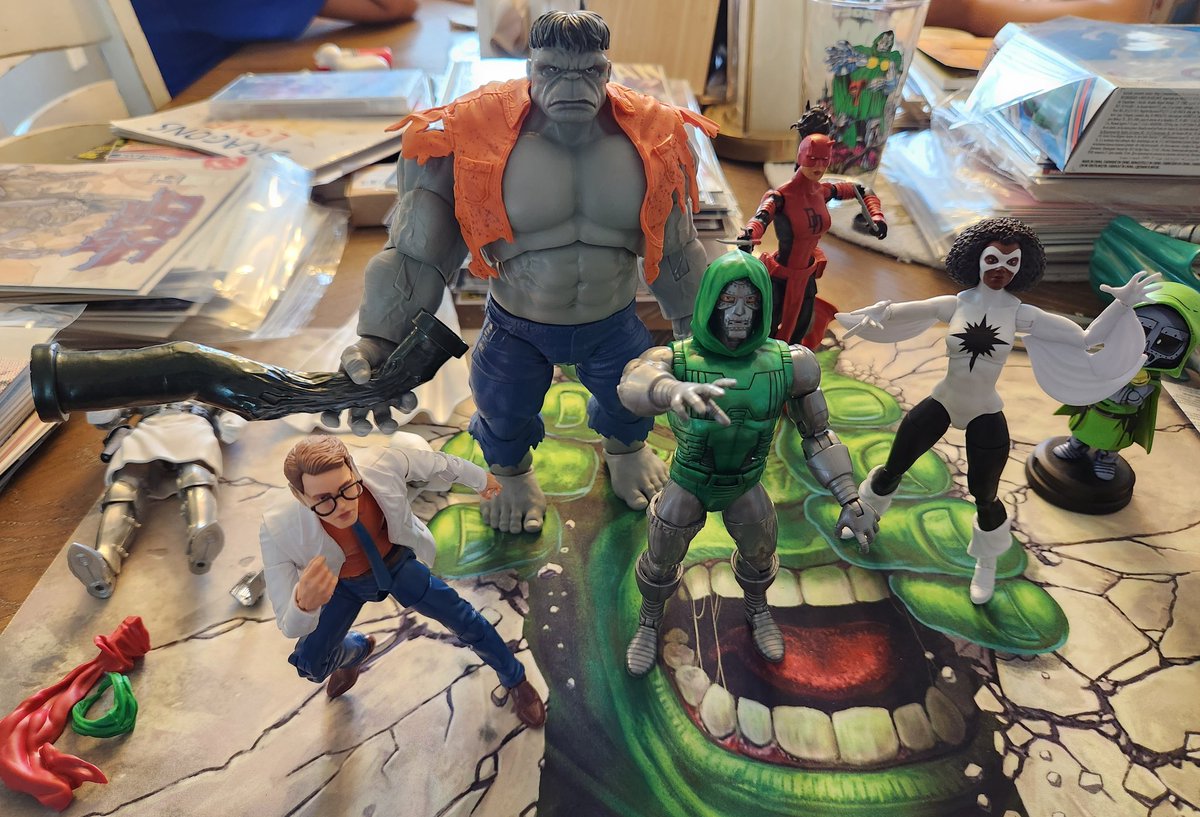 Gray Hulk and Doctor Bruce Banner have joined the fray.

Doctor Doom vs. Everybody!!!

#CaptainMarvel
#Elektra
#GrayHulk
#BruceBanner
#MarvelLegends