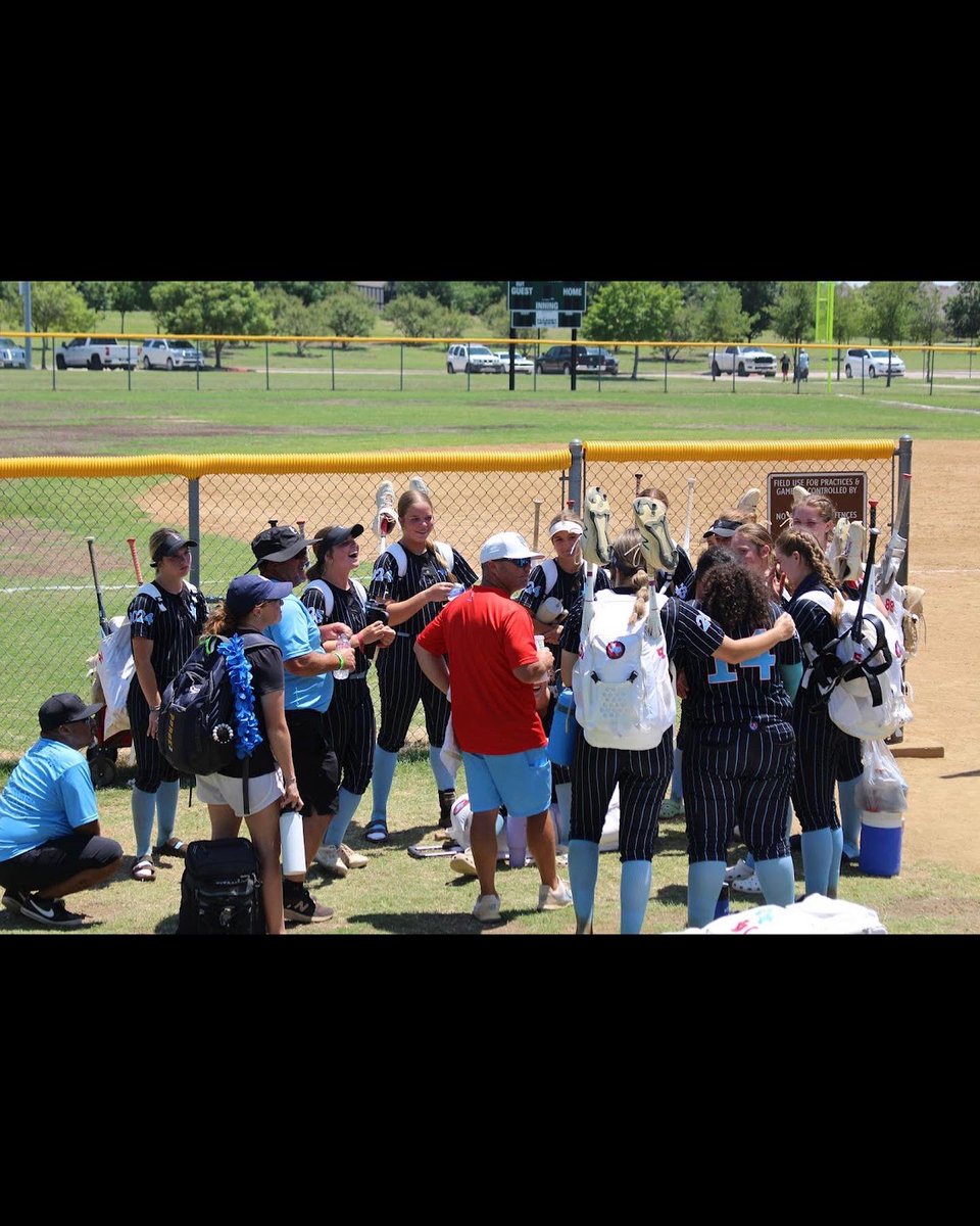 BoomerAthena's tweet photo. Can believe it’s already that time! Love all my girls so much! And to Cam, Emma, and the man Porfy ima miss y’all so much!
#2024 #SeniorTime #AboutThatTime https://t.co/y1LWwjHfP0