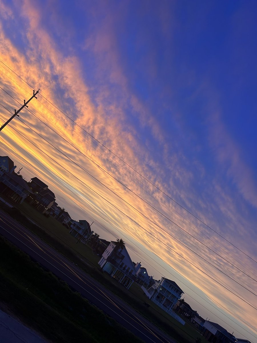 SNORMANsaid's tweet photo. summer sunsets in Galveston are pure magic. https://t.co/K0pjWQ9SqK