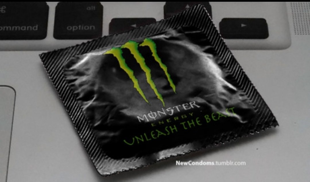 VelhoMemes's tweet photo. Camisinha pra usar na rave.

Na dúvida, já sai de casa com o garoto usando a capa. https://t.co/muoh7o1A18