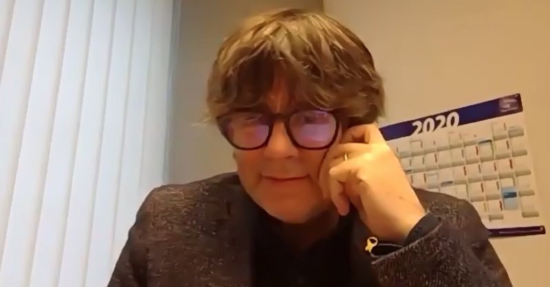 danielin___'s tweet photo. todo el futuro de España está en manos de esta lesbiana yo flipo https://t.co/MVWFiXkyeE