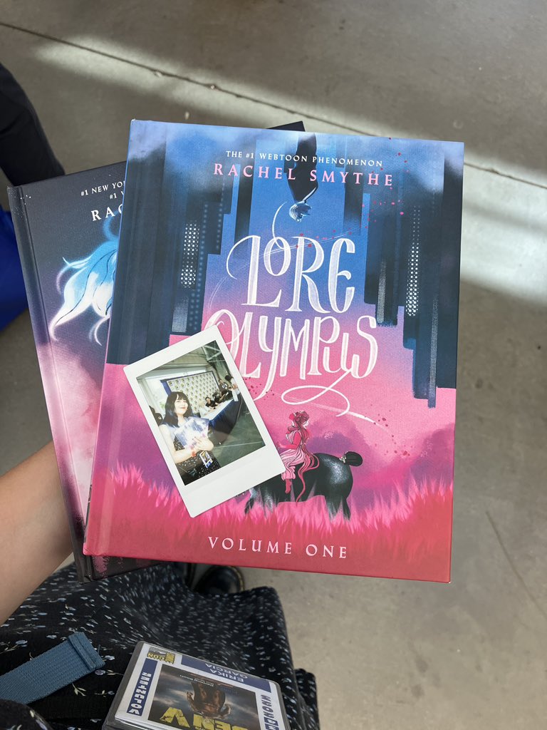 edanielagarcia's tweet photo. so happy I got to meet @used_bandaid   and get my copy of Lore Olympus signed at #SDCC ✨ https://t.co/Wvj6B4dp0j