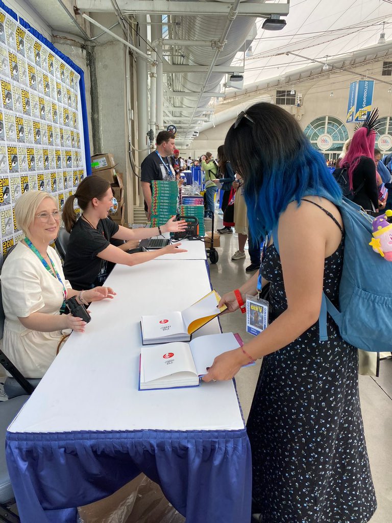 edanielagarcia's tweet photo. so happy I got to meet @used_bandaid   and get my copy of Lore Olympus signed at #SDCC ✨ https://t.co/Wvj6B4dp0j