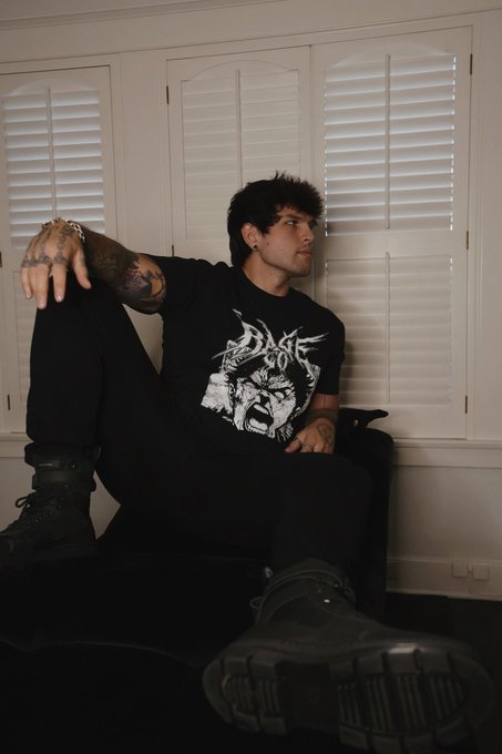 Yes I&rsquo;m listening to you https://t.co/mrvFKidwgN