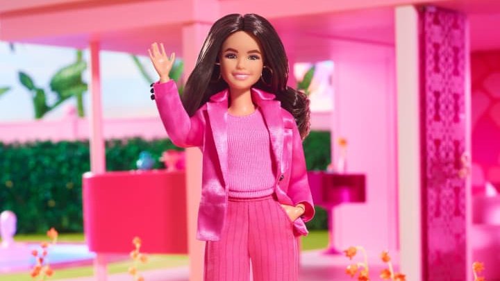 BarbieRPMovie's tweet photo. #BarbieRP ™  › Update › Dolls!
The Barbie dolls for  Ken In White And Gold Tracksuit, Gloria Wearing Pink Power Pantsuit, Ken Wearing Denim Matching Set and Ken Wearing Pastel Striped Beach Matching Set. Grab your favorite! 🌷🫧💭 https://t.co/lg4FEcGTkr