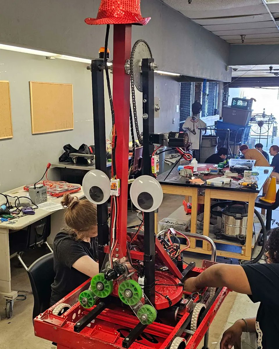 Team1165's tweet photo. Boogly Foogly Googly (B.F.G) close to being done!
#ArizonaRoboticsLeauge #ARL #OMGRobots #STEMSunday https://t.co/ZhEK9kD8L9