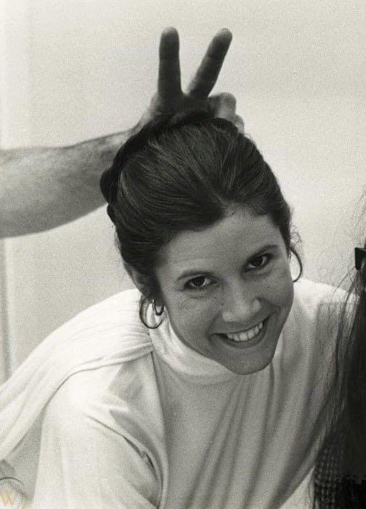 RT @vadersanakin: this photo of carrie fisher the empire strikes back behind the scene is absolutely adorable https://t.co/yPk5uYPDtl