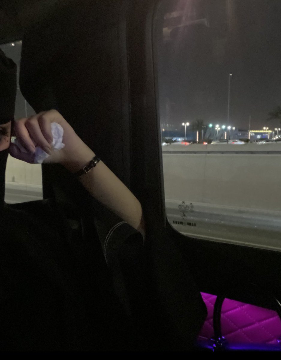 ،،

ودعتك الله وعساك بخير تذكرني
يا واحد بـ الغلا من أقرب  احبابي
إن ضايقك  موقفي أبيك  تعذرني
واحساسي لا توجعه وتزيد بعتابي

 #فضفضه