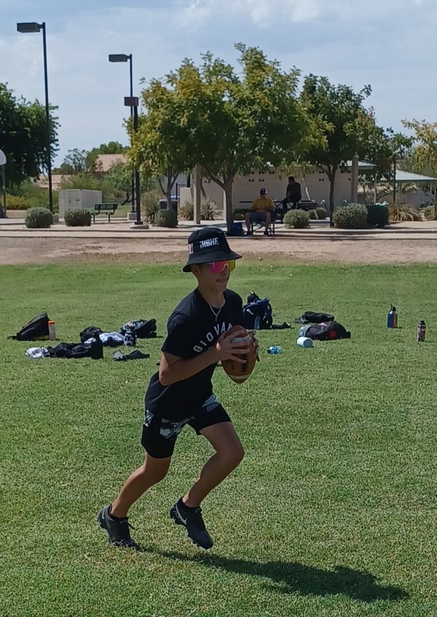 Elev8QBacademy's tweet photo. Couple young guns getting work in Sunday morning @AlexCrosslandQB @quarterbackmag @elev8academy https://t.co/rv1TQgYqHv
