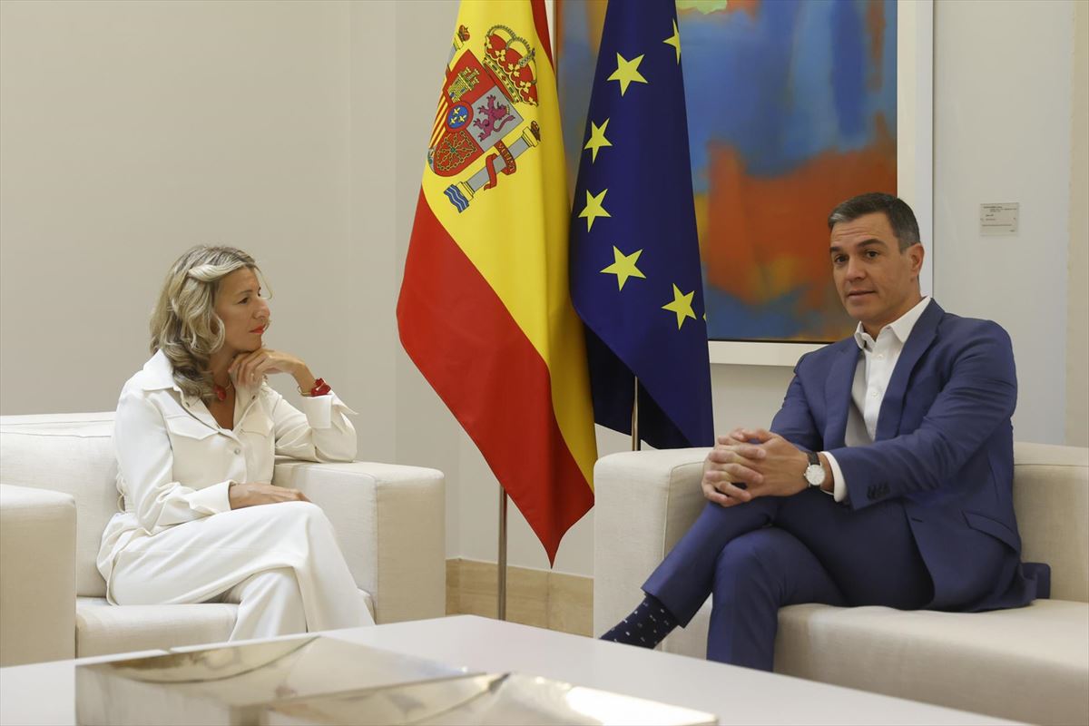 LA IZQUIERDA RESISTE EN ESPAÑA

Las encuestas concedían una victoria holgada al PP, pero con el 96% escrutado la derecha no suma suficientes votos para formar gobierno. El PSOE gana dos escaños y podría formar gobierno con SUMAR y los partidos nacionalistas. Se baraja la