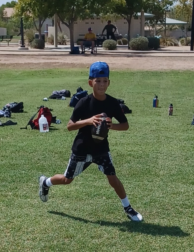 Elev8QBacademy's tweet photo. Couple young guns getting work in Sunday morning @AlexCrosslandQB @quarterbackmag @elev8academy https://t.co/rv1TQgYqHv