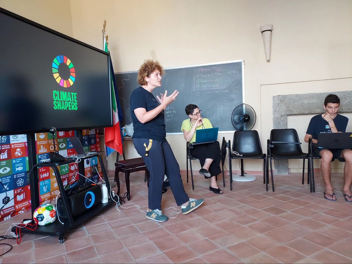 Launch of the 'Food and Climate Shapers Boot Camp' at Paidei Campus. Looking out over fields of olive trees & the Tyrrehnian sea, the town of Pollica, Cilento, is one of 7 emblematic sites for the Mediterranean Diet recognized by UNESCO. @Ffoodinstitute @CANIntl @ClimateReality https://t.co/HGkUwfAc4y