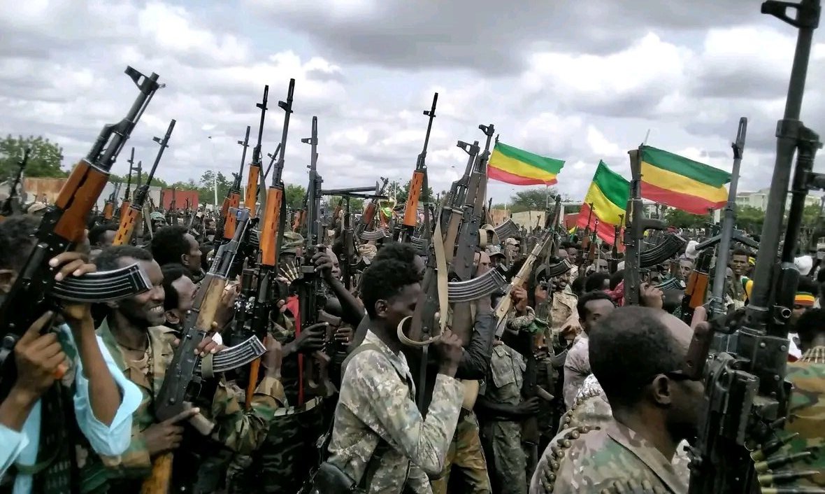 BashirHashiysf's tweet photo. Breaking News alerts
! Fano #Amhara militia trained &amp; armed by the Eritrean government in #Eritrea are graduating in the occupied city of Humera, Western #Tigrai. Eritrea's Higdf is working to undermine the CoHA &amp; the #Ethiopia government is doing nothing.
@tigraionline https://t.co/jbs6XF00Hc