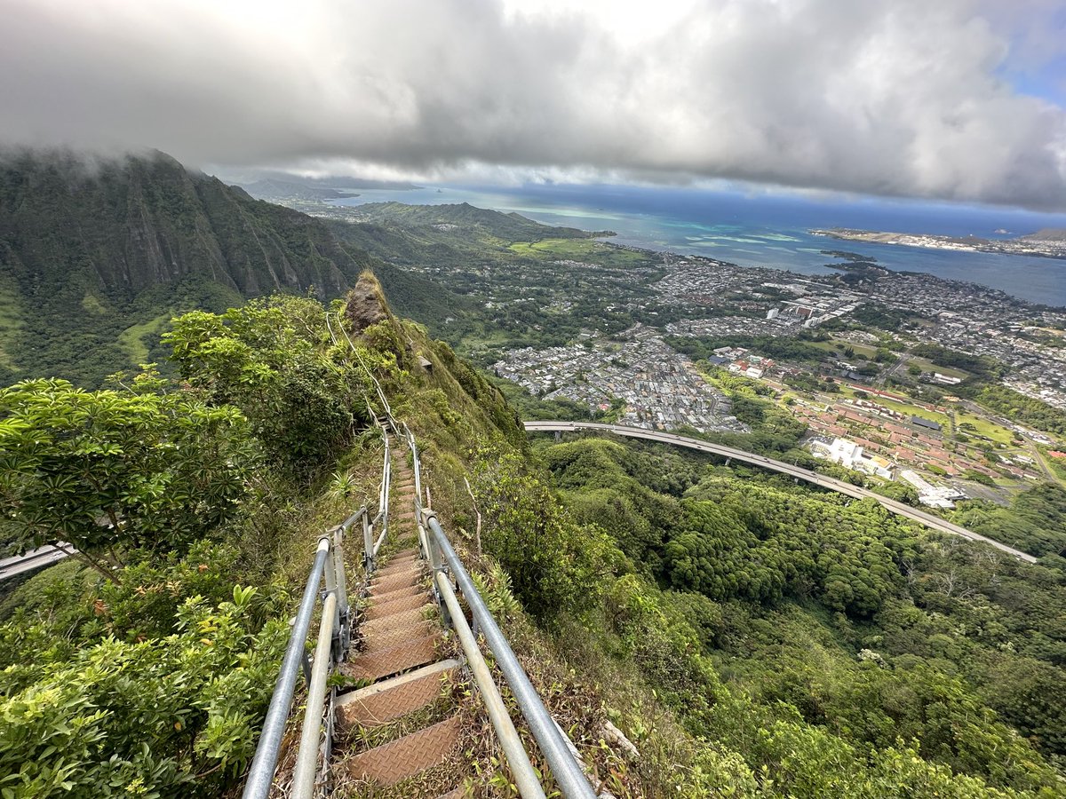 volokuleshov's tweet image. In Hawaii for #ICML2023!