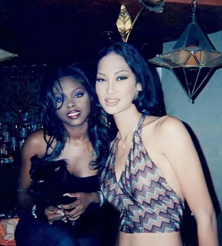 ArchivinCulture's tweet photo. Foxy Brown and Kimora Lee 1998 https://t.co/KFhsoFJdcH