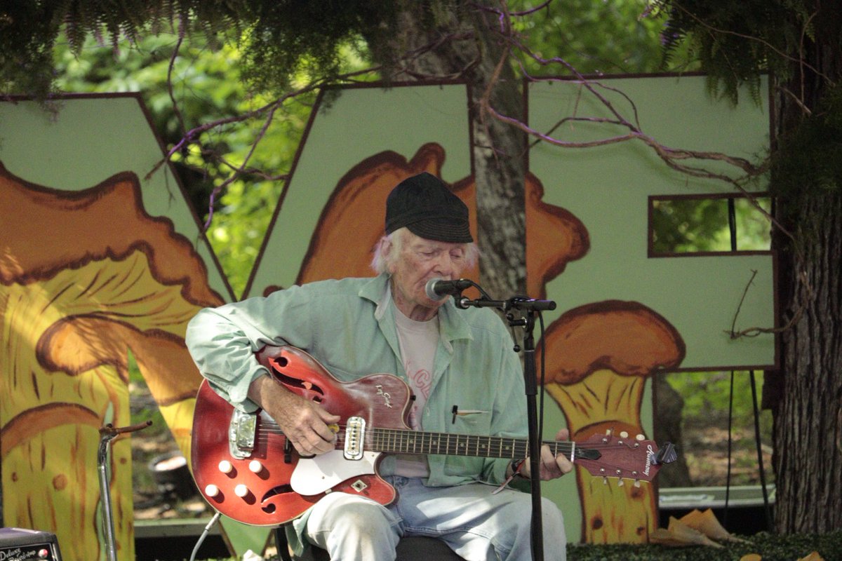 Artist Michael Hurley closes out our stage this year with his beautiful acoustic sounds. Thanks to everyone who joined us at the ⁦@NelsonvilleFest⁩ Creekside Stage this year!