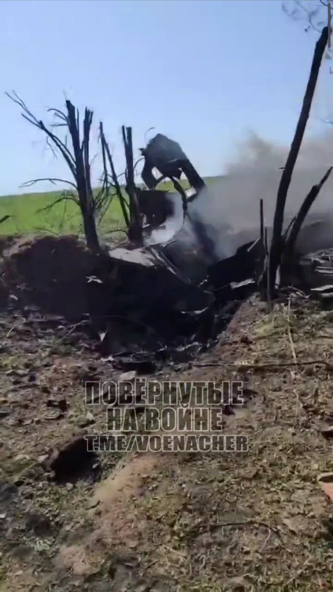 sentdefender's tweet photo. Only the 2nd Visually Confirmed Loss of a British AS-90 155mm Self-Propelled Howitzer during the War in Ukraine; the U.K. has provided Ukraine with 20 of these Artillery Pieces. https://t.co/yAq36jwxDC