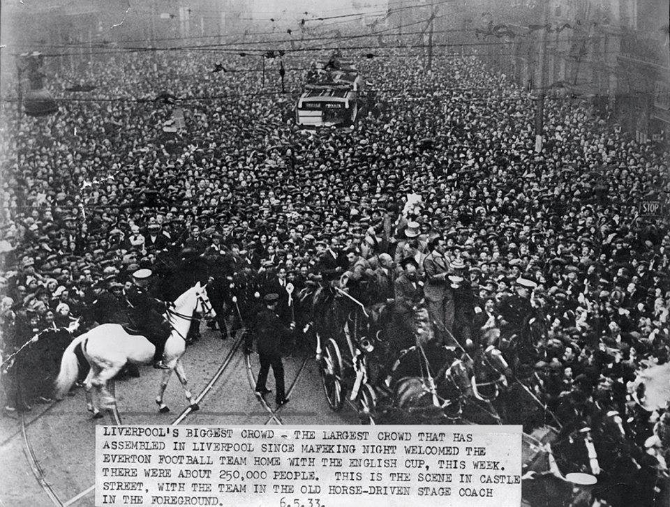RT @oldpicposter: 1933 Everton FC Homecoming -Dixie Dean holding the FA Cup. (Castle Street) https://t.co/zUXxUKj4v7